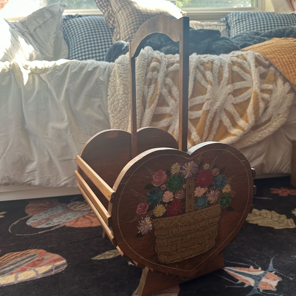 Heart-Shaped Wooden Magazine Holder with Floral Design